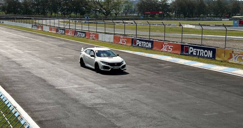 The Lines are Blurring Between Sim Racing and Analog Racing 2 Honda Civic Type R