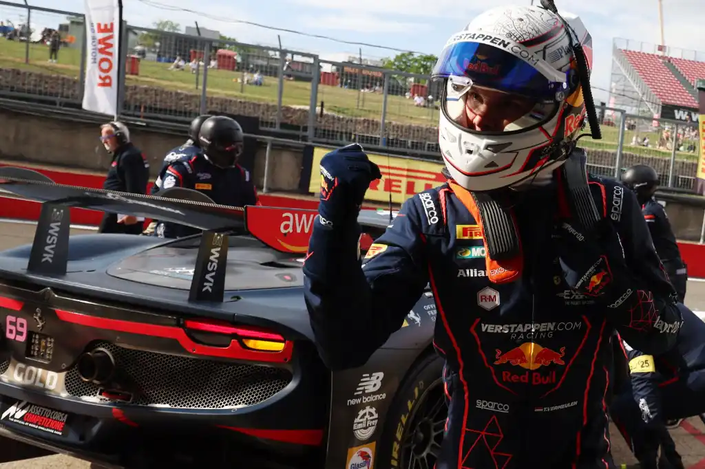 Inspired race driver