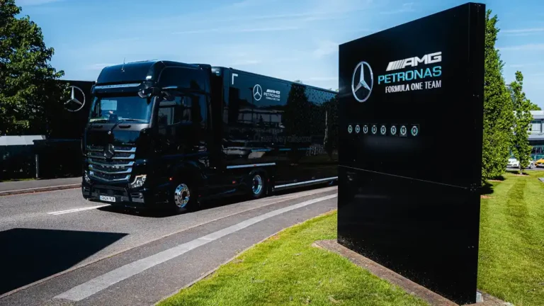 Mercedes F1 Transporter