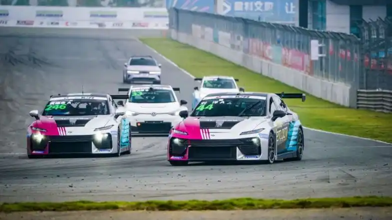 Porsche Talks Tech Crossover With Formula E 11 Porsche Talks Tech Crossover With Formula E