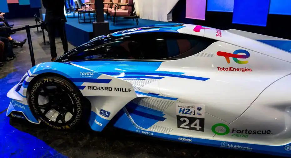 Porsche GEN4 Formula E Car Hits the Track