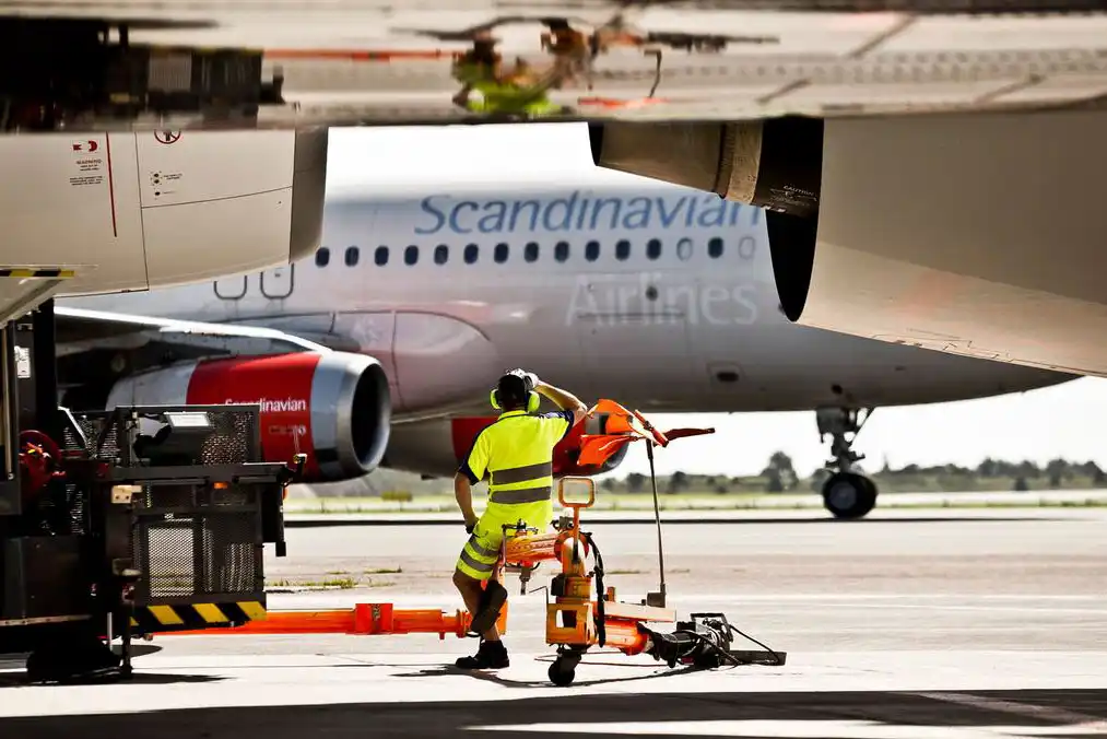 Porsche GEN4 Formula E Car Hits the Track