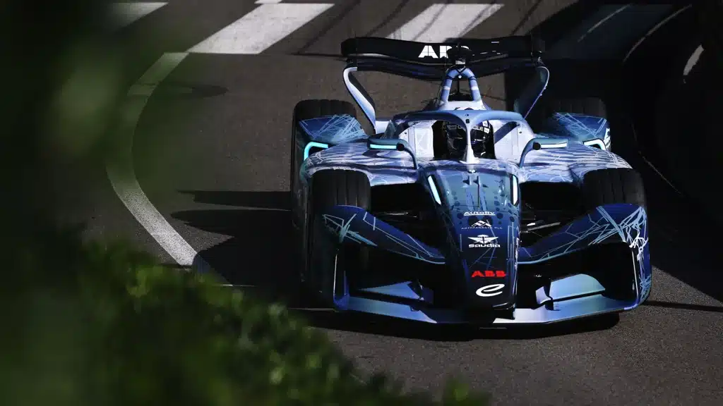 Home 13 David Coulthard in Gen4 car