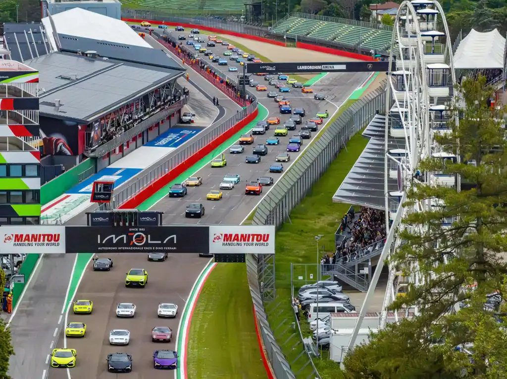 Lamborghini Temerario Super Trofeo Hits the Track